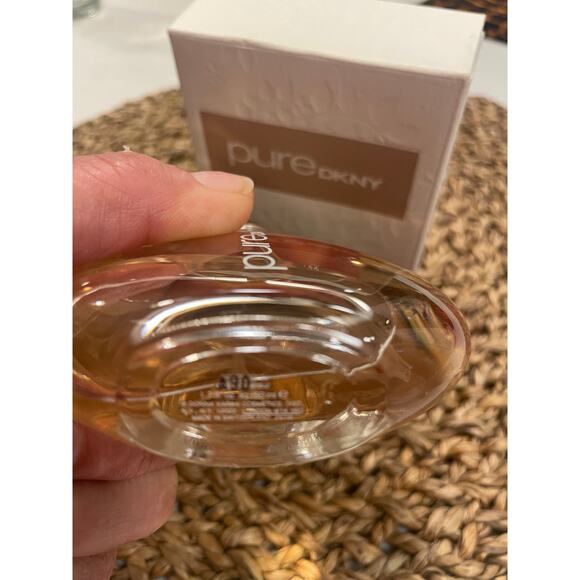 Women's Pure Dkny scent spray perfumed new 1.7 fl oz Parfum vanilla Christmas - Picture 3 of 7